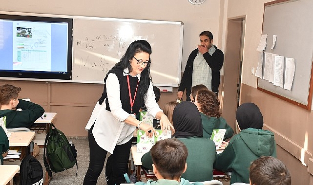 Başkan Usta’dan 100.yılda tüm öğrencilere anlamlı hediye