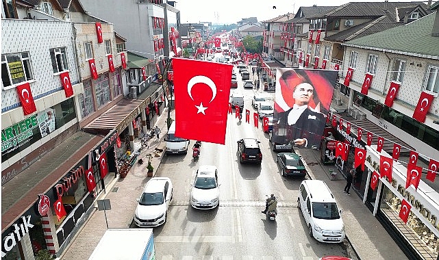 Kartepe’de sokaklar şanlı bayrağımızla donatıldı