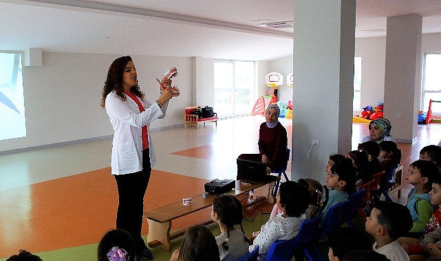 Antalya Büyükşehir Belediyesi’nden çocuklara ağız ve diş sağlığı eğitimi